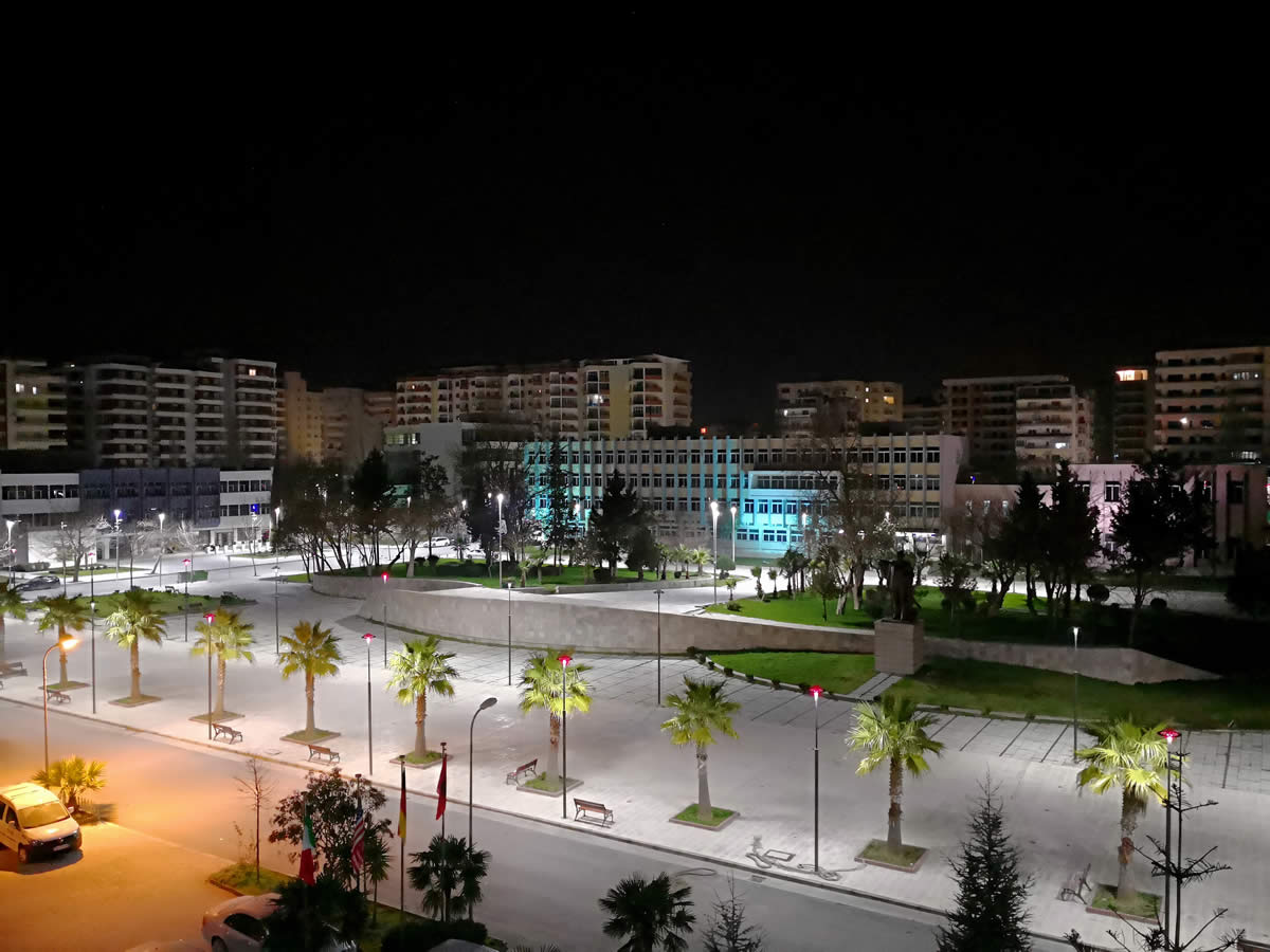 Valona Albania notte